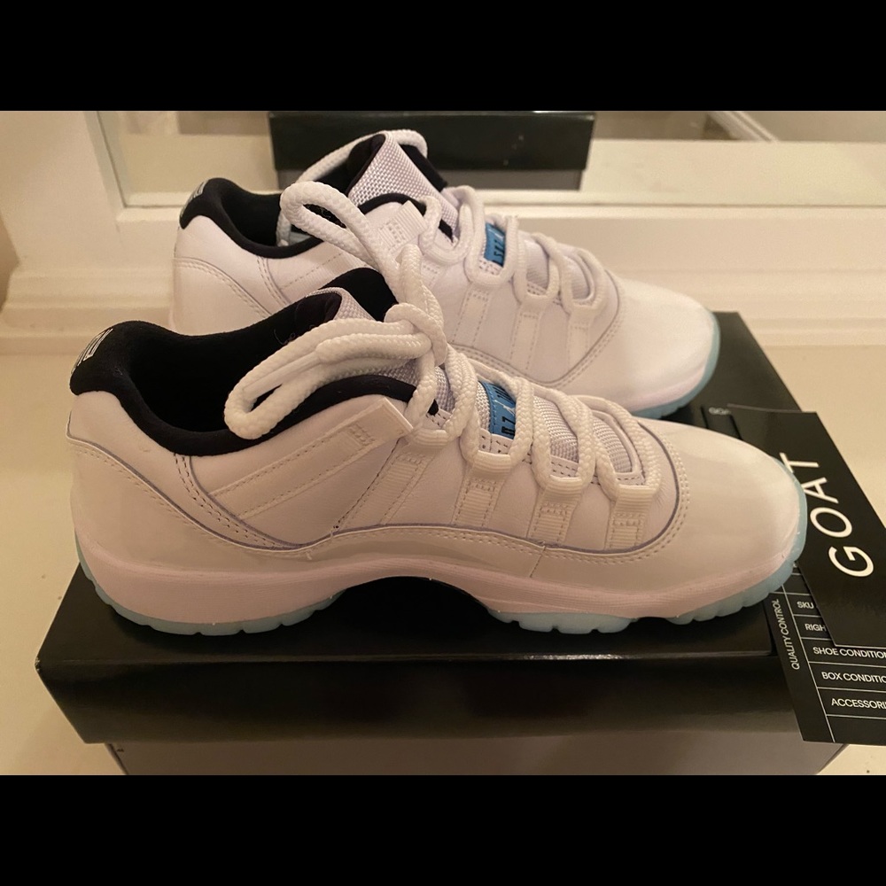 Air Jordan 11 Legend Blue